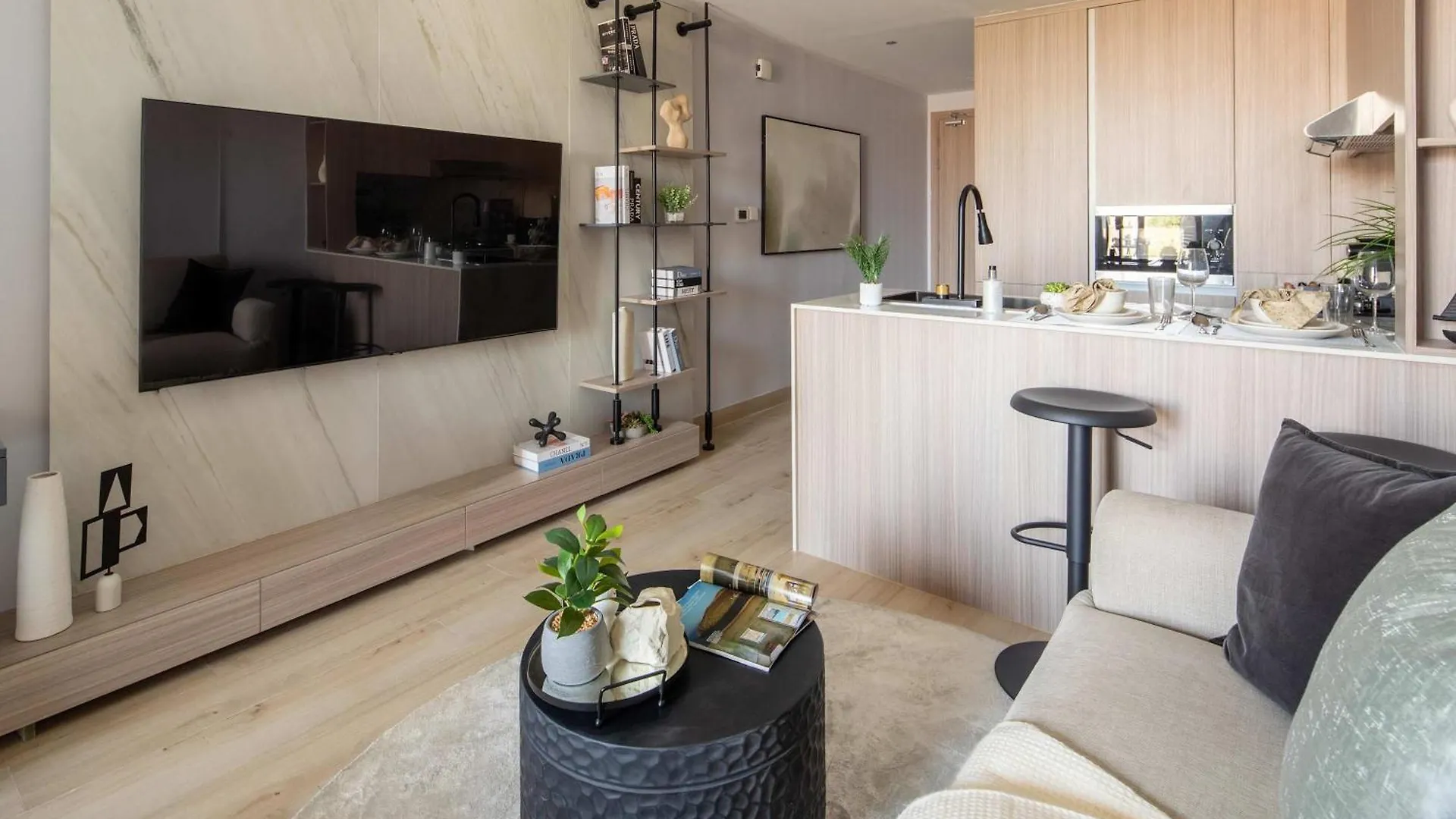 Frank Porter - Bali Residences Dubai United Arab Emirates